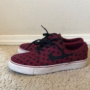 Maroon and Black Polkadot Janoskis